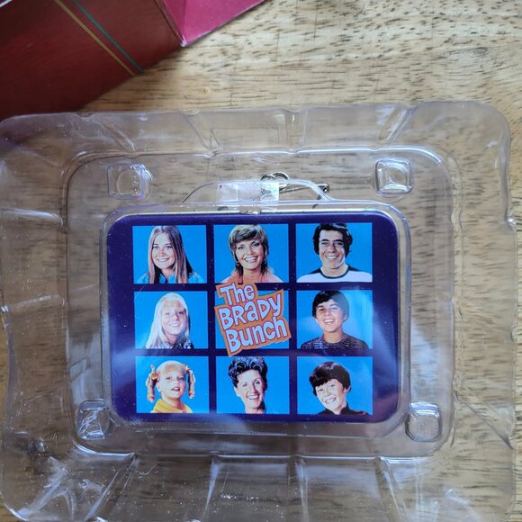 Vintage 2001 Carlton Cards LUNCH WITH THE BRADY BUNCH Xmas Ornament #95 "BIN E" - Picture 5 of 6